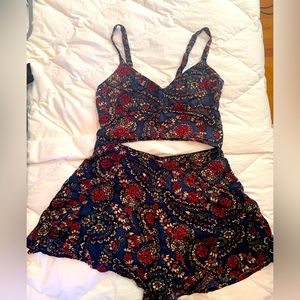 Hollister 2 piece set - floral print (Medium for top & bottom)